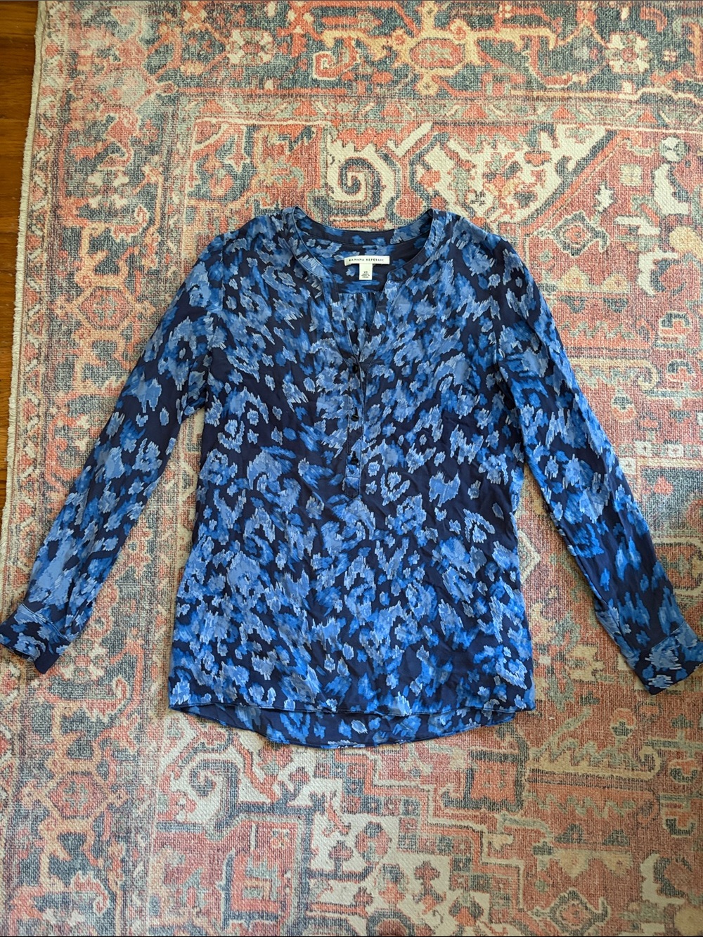 Banana Republic 100% Silk Popover Shirt Top Blouse, excellent